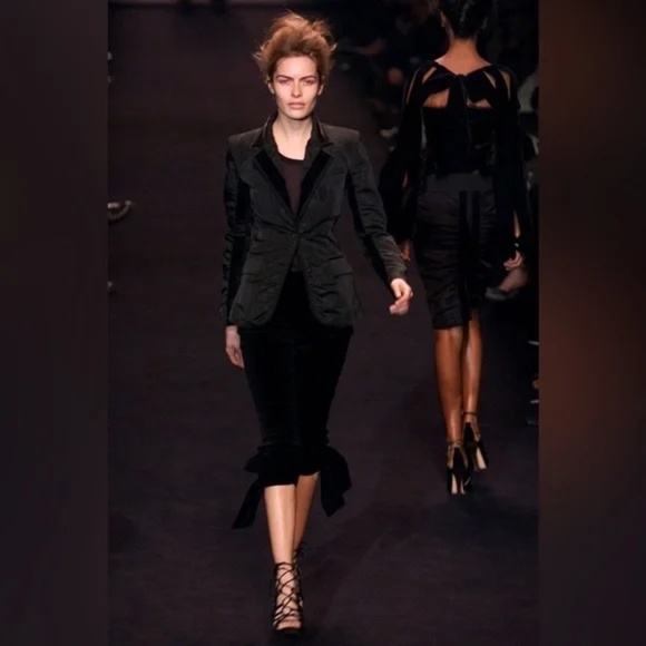 YSL Saint Laurent Tom Ford ICON $1990 Black Velvet Taffetta Runway Jacket 36 - Picture 1 of 10